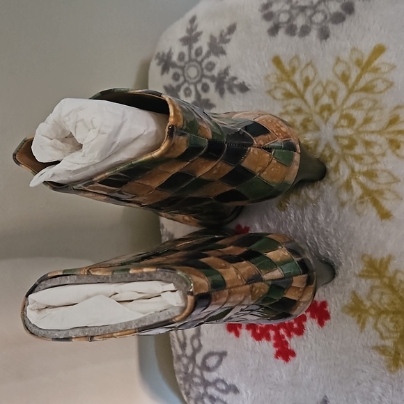 Tory Burch Muti Colored Bootie with leather soles size 8 1/2 - Picture 2 of 5